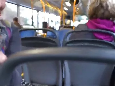 ਹਾਰਲੇ ਜੇਡ ਇੱਕ ਸਵਾਰੀ ਲਈ ਜਾਂਦਾ ਹੈ